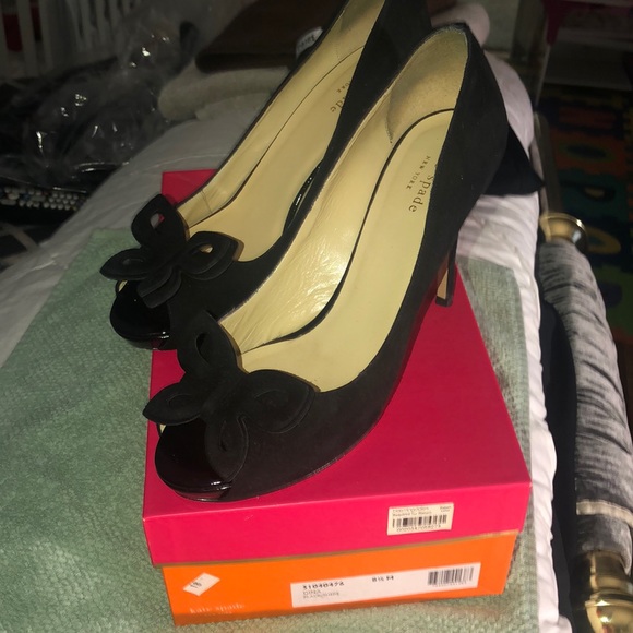 Beautiful Kate Spade Gina black suede pumps - Picture 1 of 4